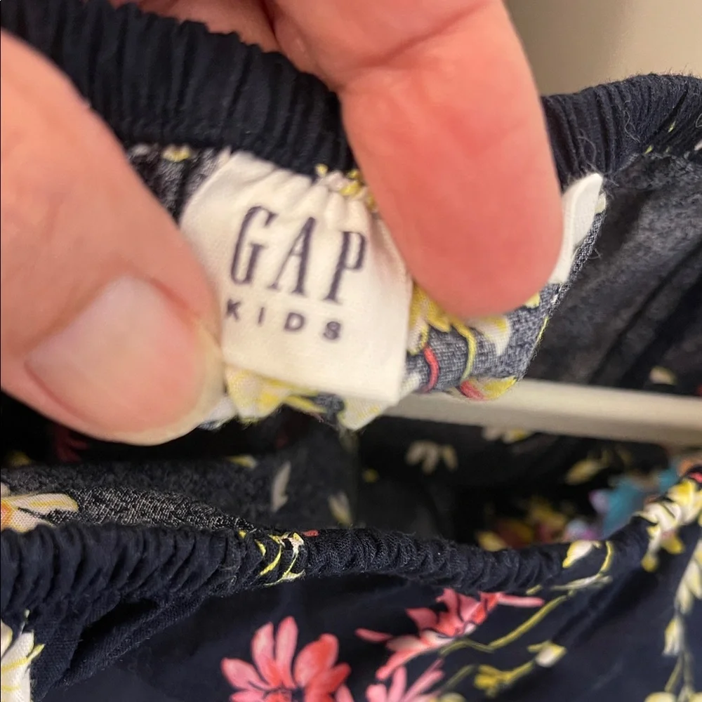 GAP Floral Kids Romper - Black and Pink Size 10/12 EUC